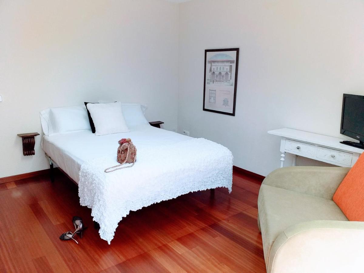 Large Apartment With Large And Sunny Terrace - Garden & Outdoor Gym , Alicante Center Exterior photo